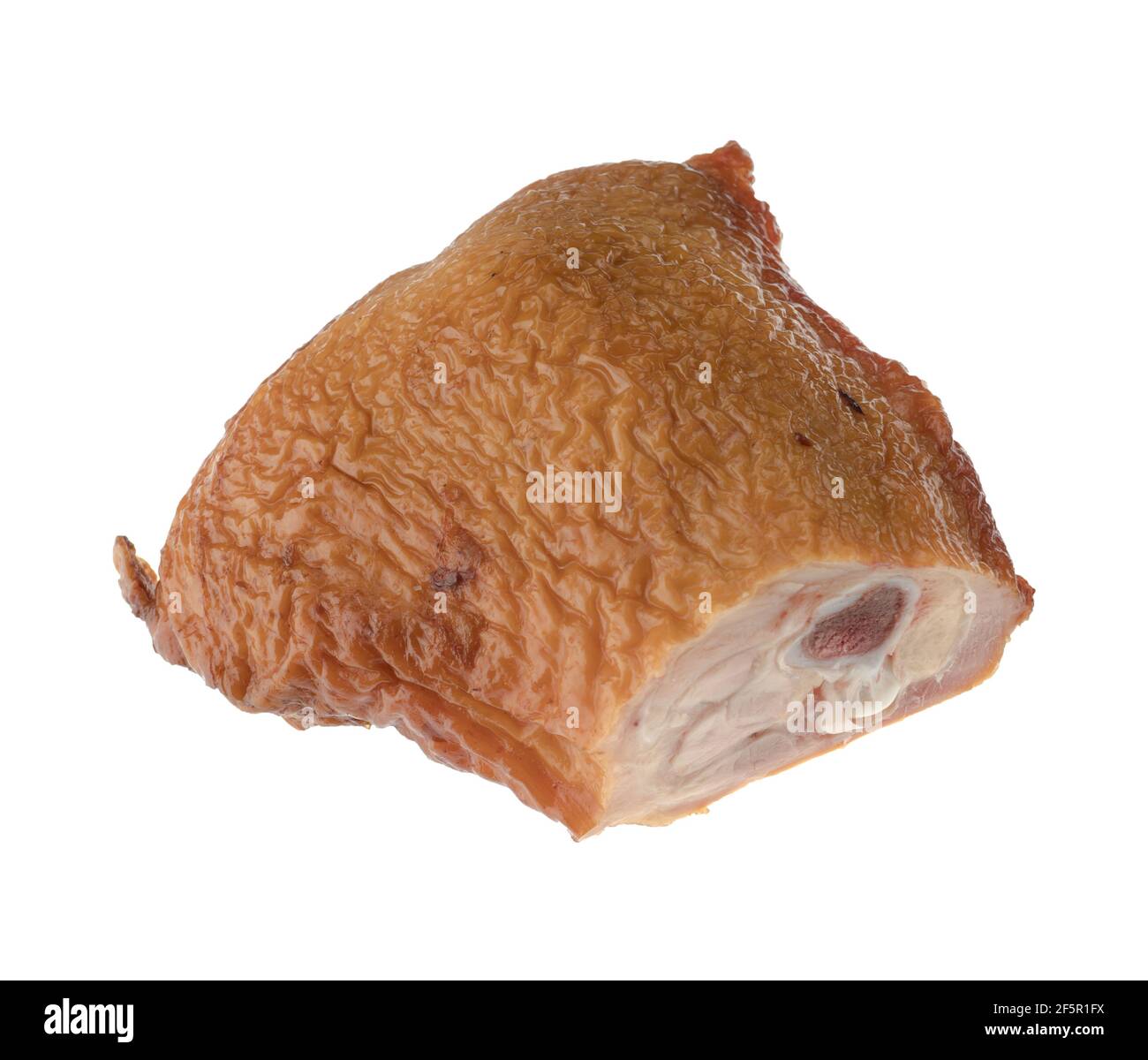 Stück geräuchertes Hühnerfleisch auf weißem Hintergrund, isoliert Stockfoto