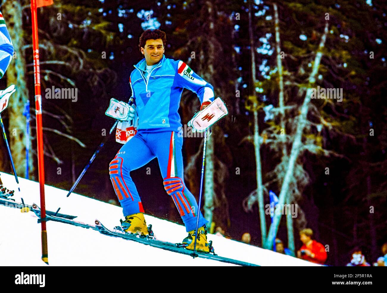 Alberto Tomba (ITA) im Herren-Slalom am Olympische Winterspiele 1988 Stockfoto