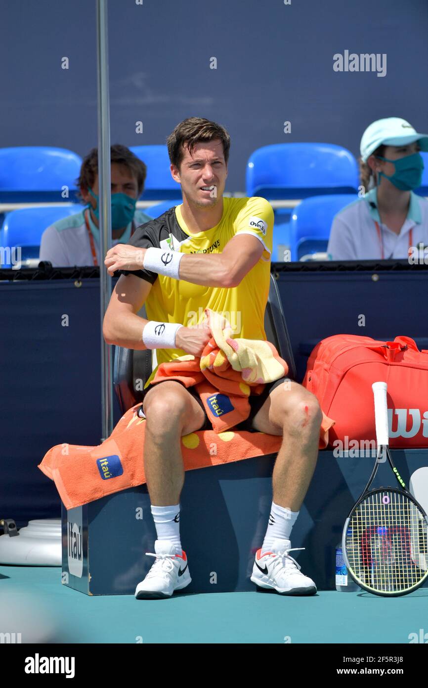 Miami Gardens, FL, USA. März 2021, 27th. Kei Nishikori (JPN) besiegt Aljaz Bedene (SLO) am 6. Tag der Miami Open am 27. März 2021 im Hard Rock Stadium in Miami Gardens, Florida Menschen: Aljaz Bedene Kredit: Hoo Me/Media Punch/Alamy Live News Stockfoto