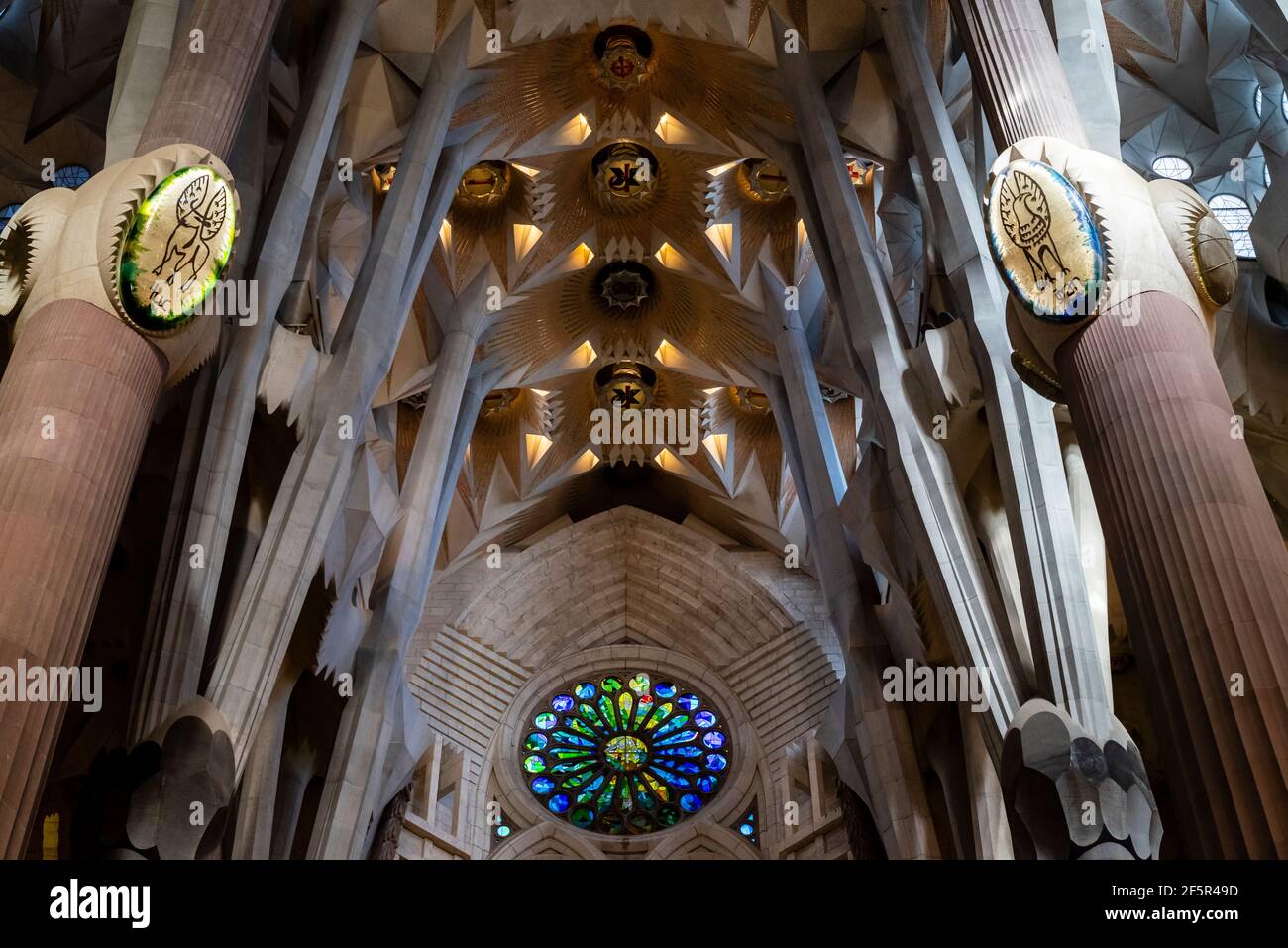Basilika La Sagrada Familia, Innere der Basilika, Barcelona, Katalonien, Spanien. Stockfoto