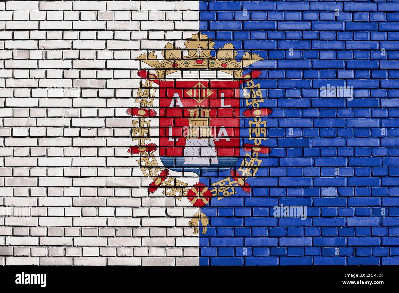 Flagge von Alicante auf Ziegelmauer gemalt Stockfoto