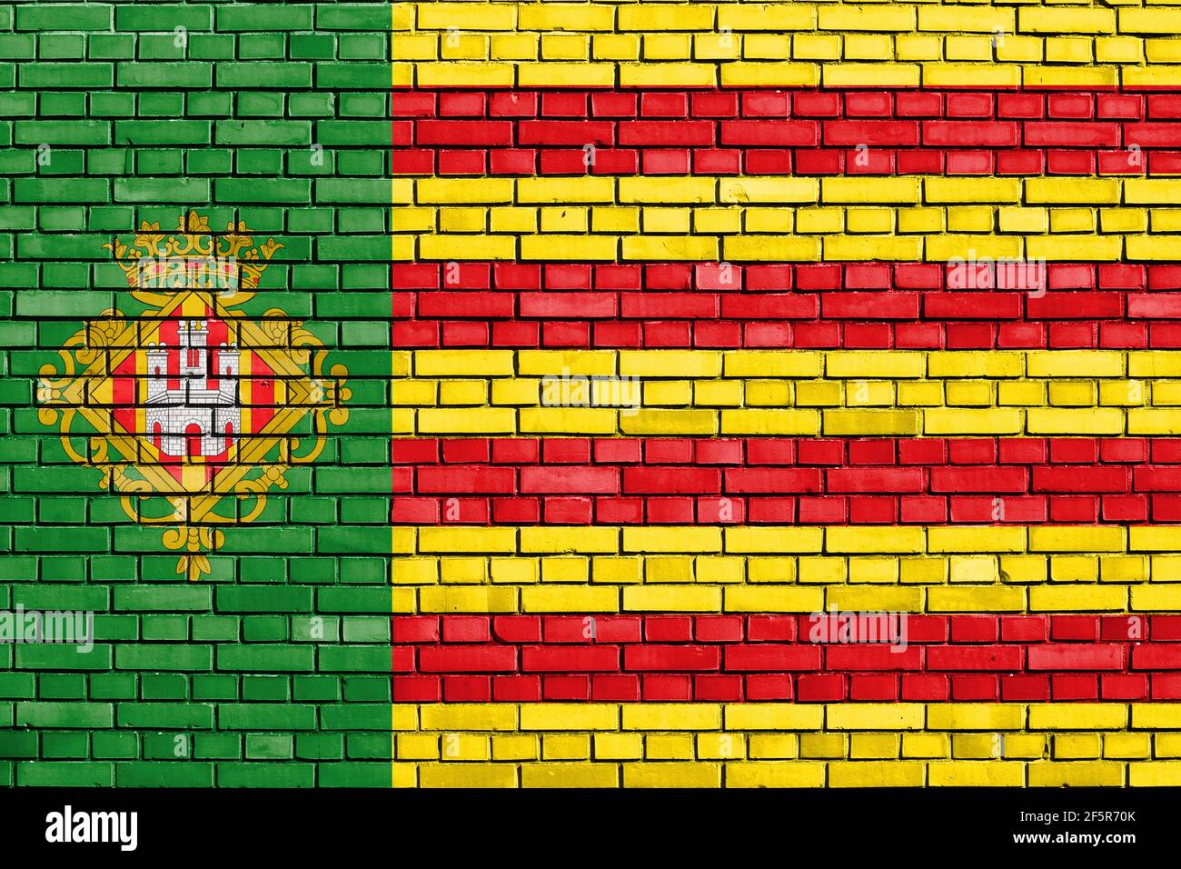 Flagge von Castellon de la Plana auf Ziegelmauer gemalt Stockfoto