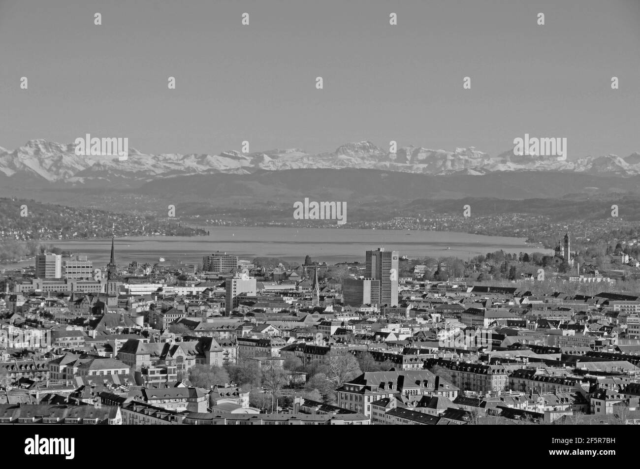 Panoramablick auf die Stadt Zürich von Switzerlands zweithöchste Wolkenkratzer der Universität, ETH und Altstadt Stockfoto