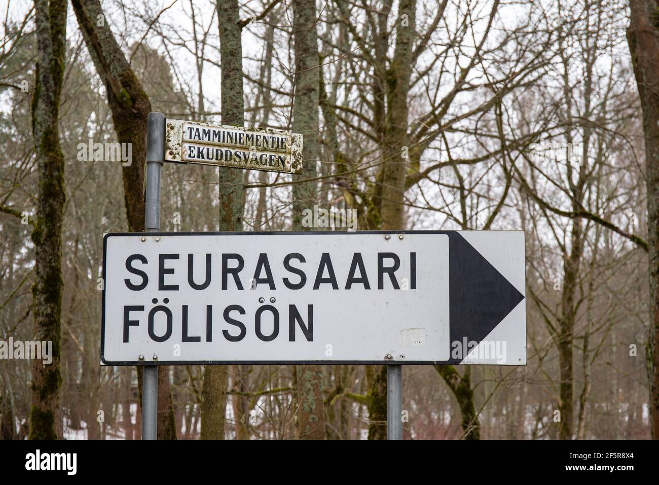 Hinweisschild nach Seurasaari im Viertel Tammiemi in Helsinki, Finnland Stockfoto
