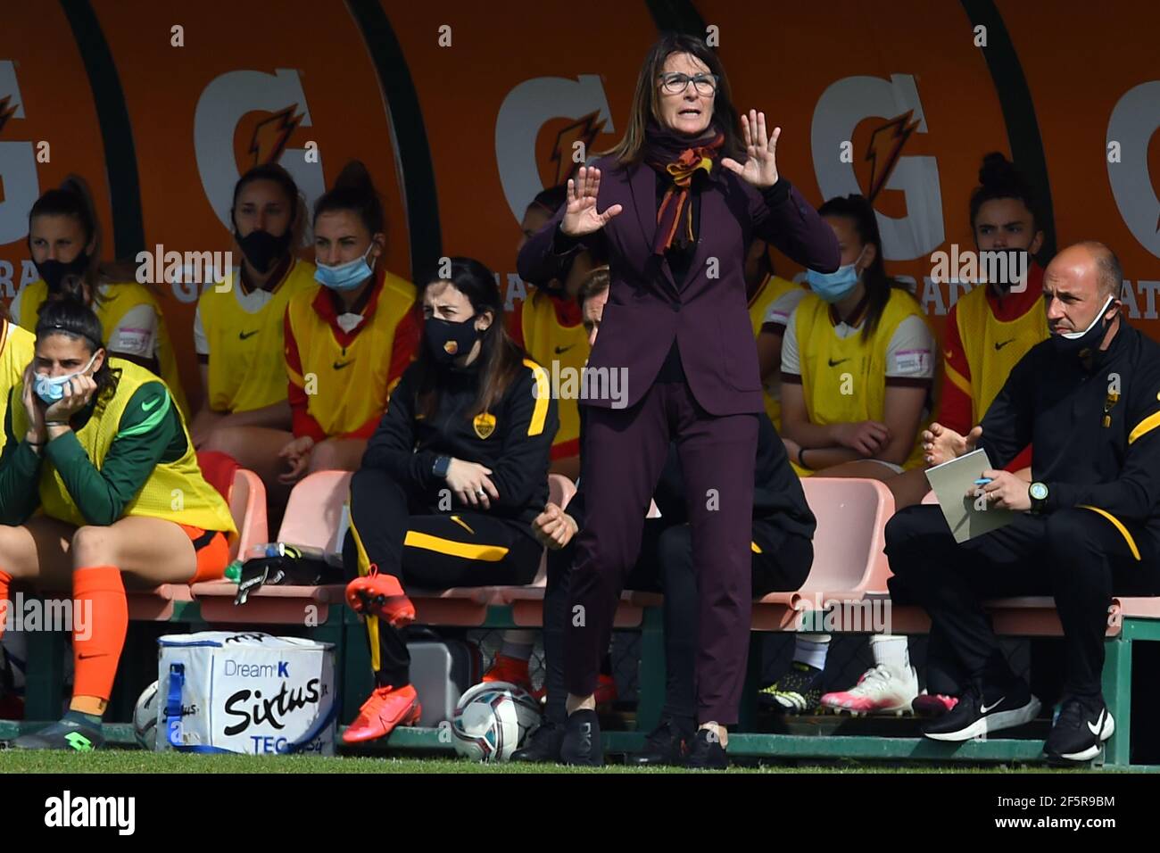 Benevento, Latium. März 2021, 27th. Elisabetta Bavagnoli Trainer von AS Roma während der Serie A Fußballspiel zwischen AS Roma gegen San Marino Akademie im Tre Fontane Stadion in Rom, Italien, 27. März 2021. Fotografo01 Kredit: Unabhängige Fotoagentur/Alamy Live Nachrichten Stockfoto