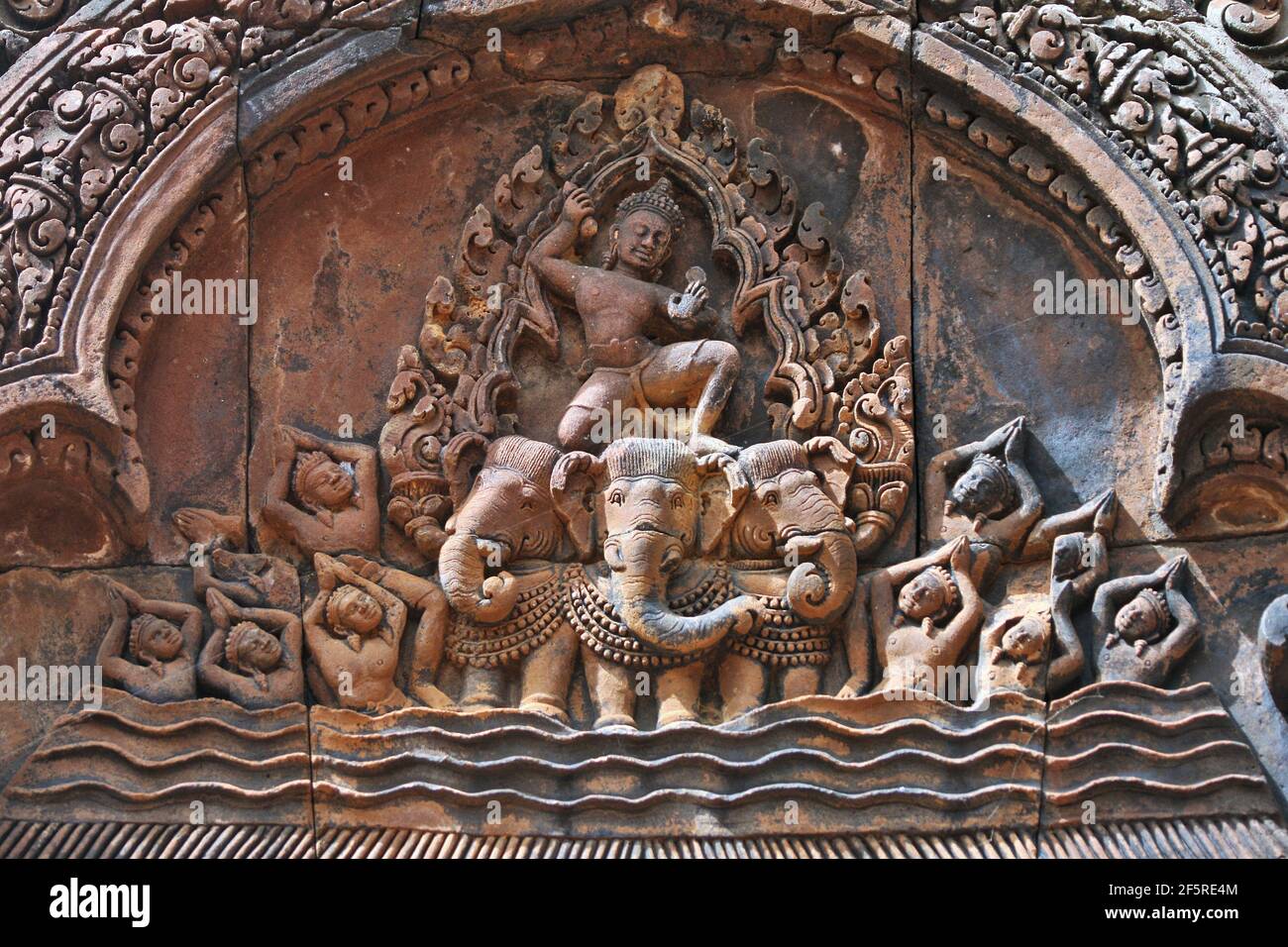 Altes heiliges Basrelief in Angkor Wat, Kambodscha Stockfoto