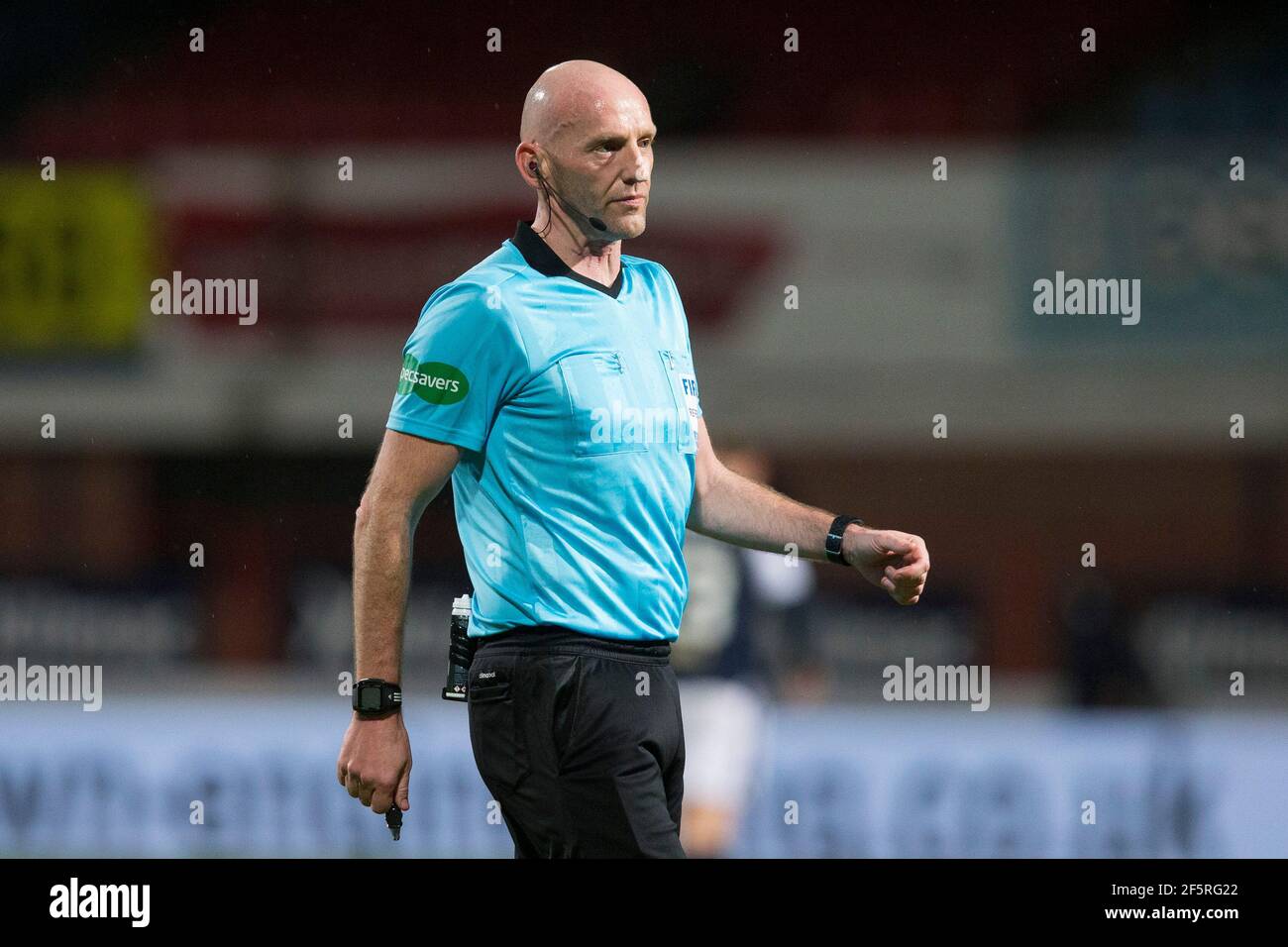 Dens Park, Dundee, Großbritannien. März 2021, 27th. Scottish Championship Football, Dundee FC gegen Dundee; Schiedsrichter Bobby Madden Credit: Action Plus Sports/Alamy Live News Stockfoto