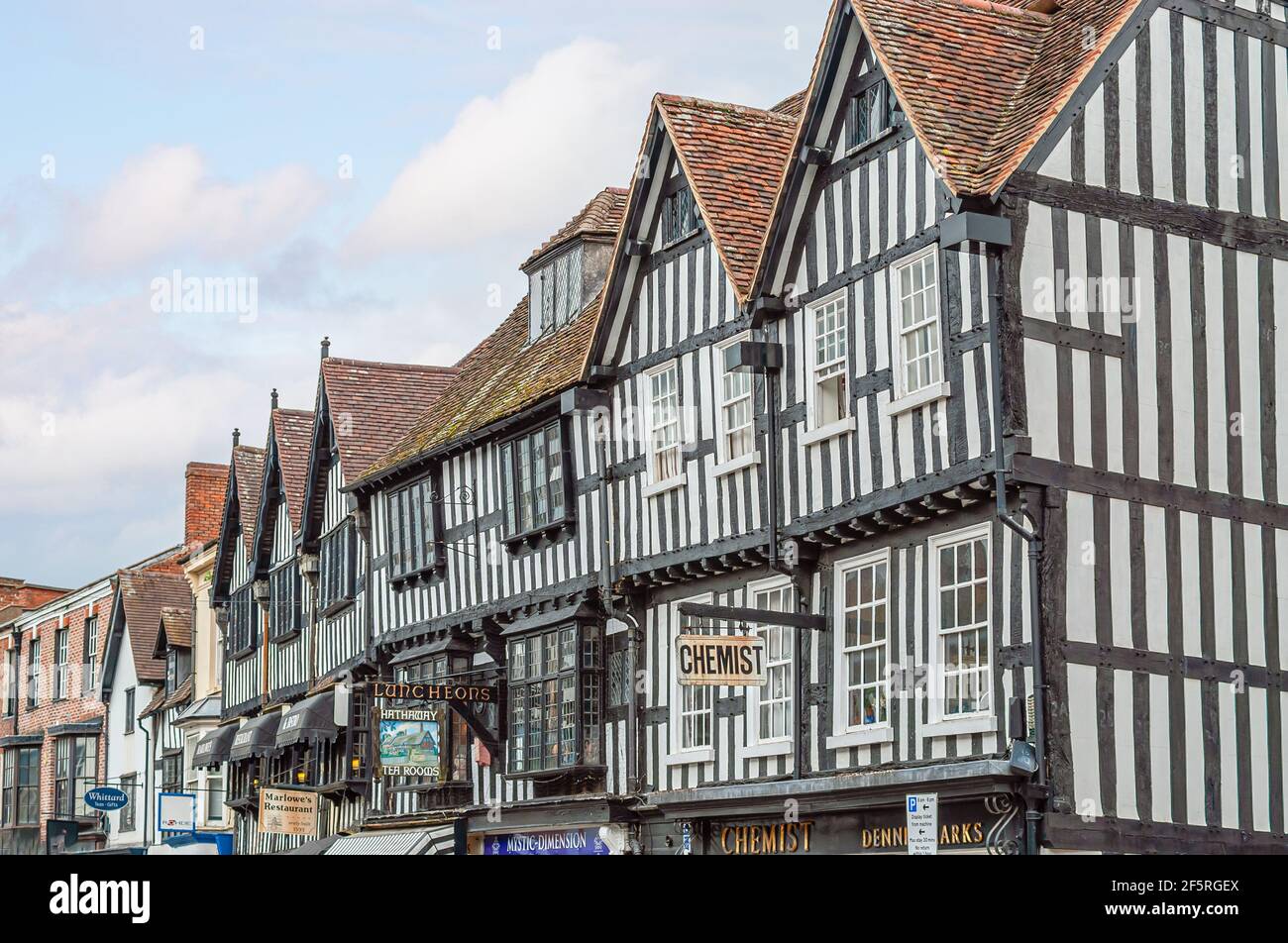 Fassade der alten Holzhäuser in Stratford-upon-Avon, Warwickshire, England, Großbritannien Stockfoto