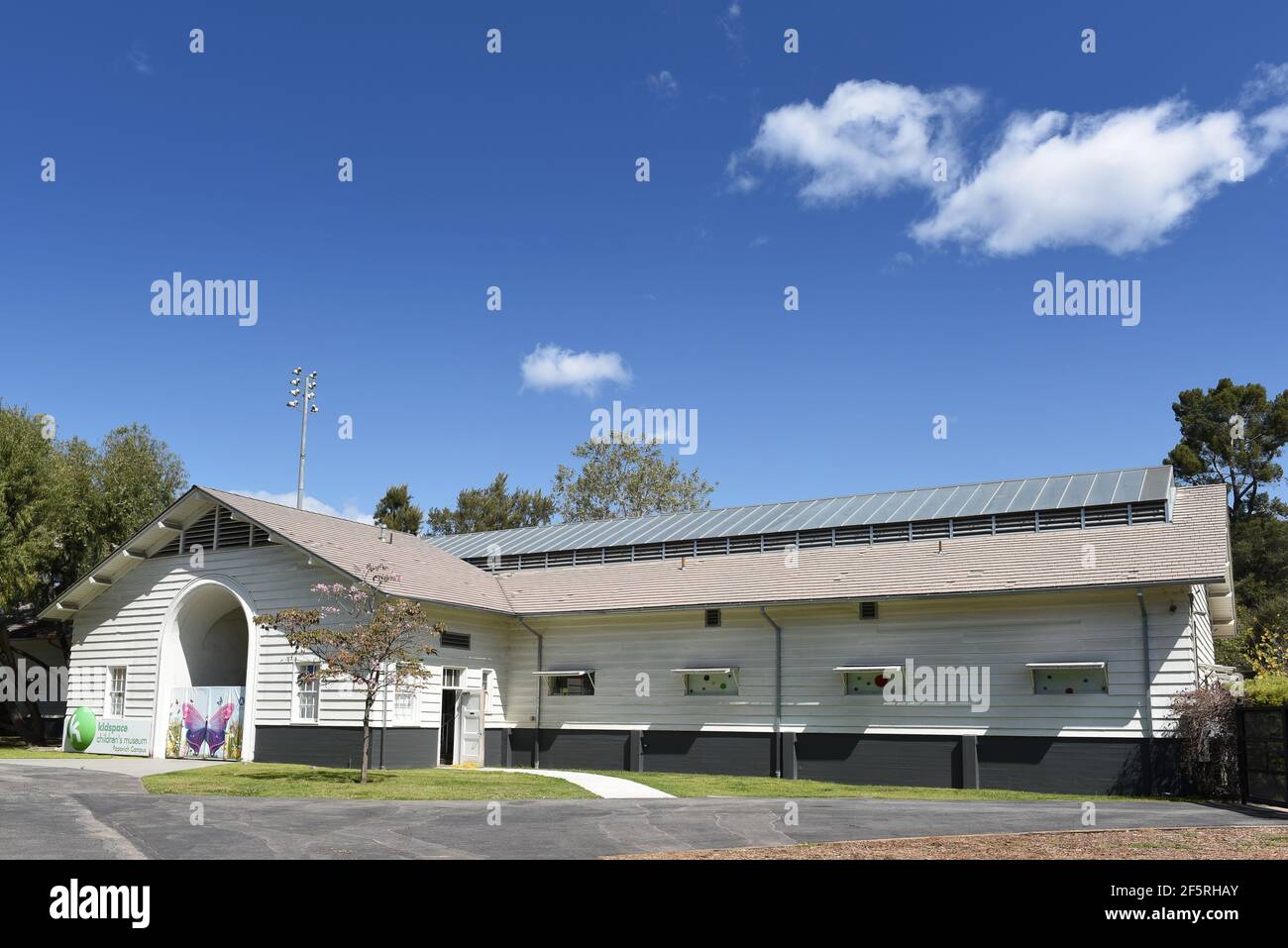 PASADENA, KALIFORNIEN - 26 MAR 2021: Kidspace Childrens Museum im Brookside Park bietet mehr als 40 praktische Erfahrungen für Kinder. Stockfoto