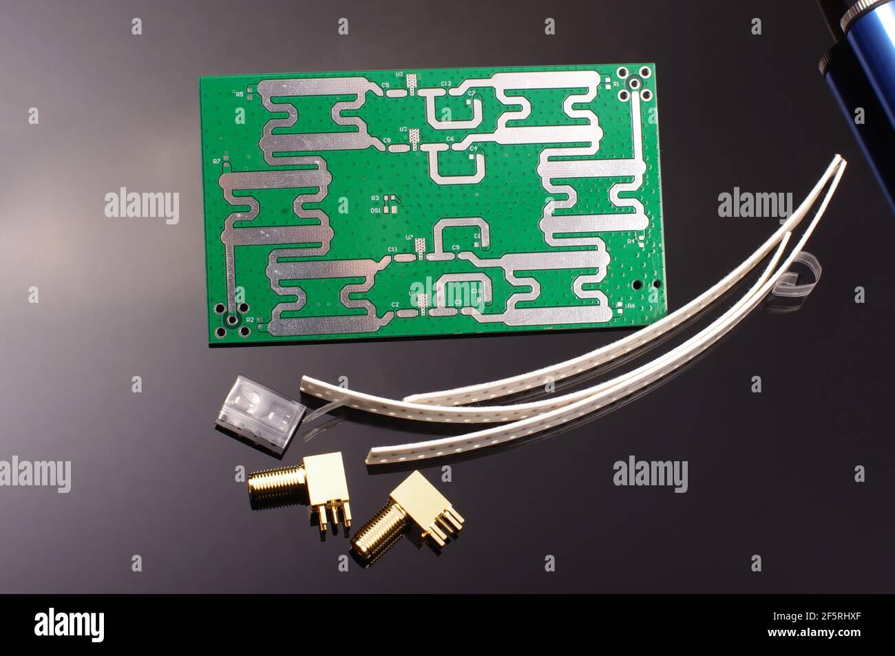 Elektronik Engineering Projekt Forschungs-und Entwicklungsprozess und Werkzeuge. Hochfrequenz- und Mikrowellen-PCB-Baugruppe Stockfoto