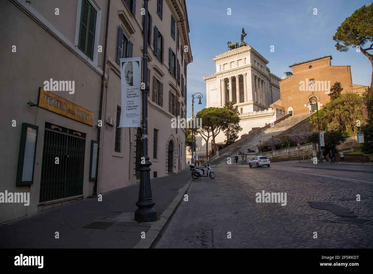 Rom, Italien. März 2021, 27th. Blick auf das geschlossene della Cometa Theater, vor dem Kapitolinischen Hügel in Rom (Foto: Matteo Nardone/Pacific Press) Quelle: Pacific Press Media Production Corp./Alamy Live News Stockfoto