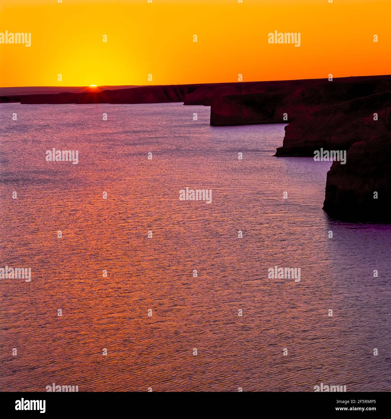 Sonnenuntergang über dem tiber Stausee in der Nähe von chester, montana Stockfoto