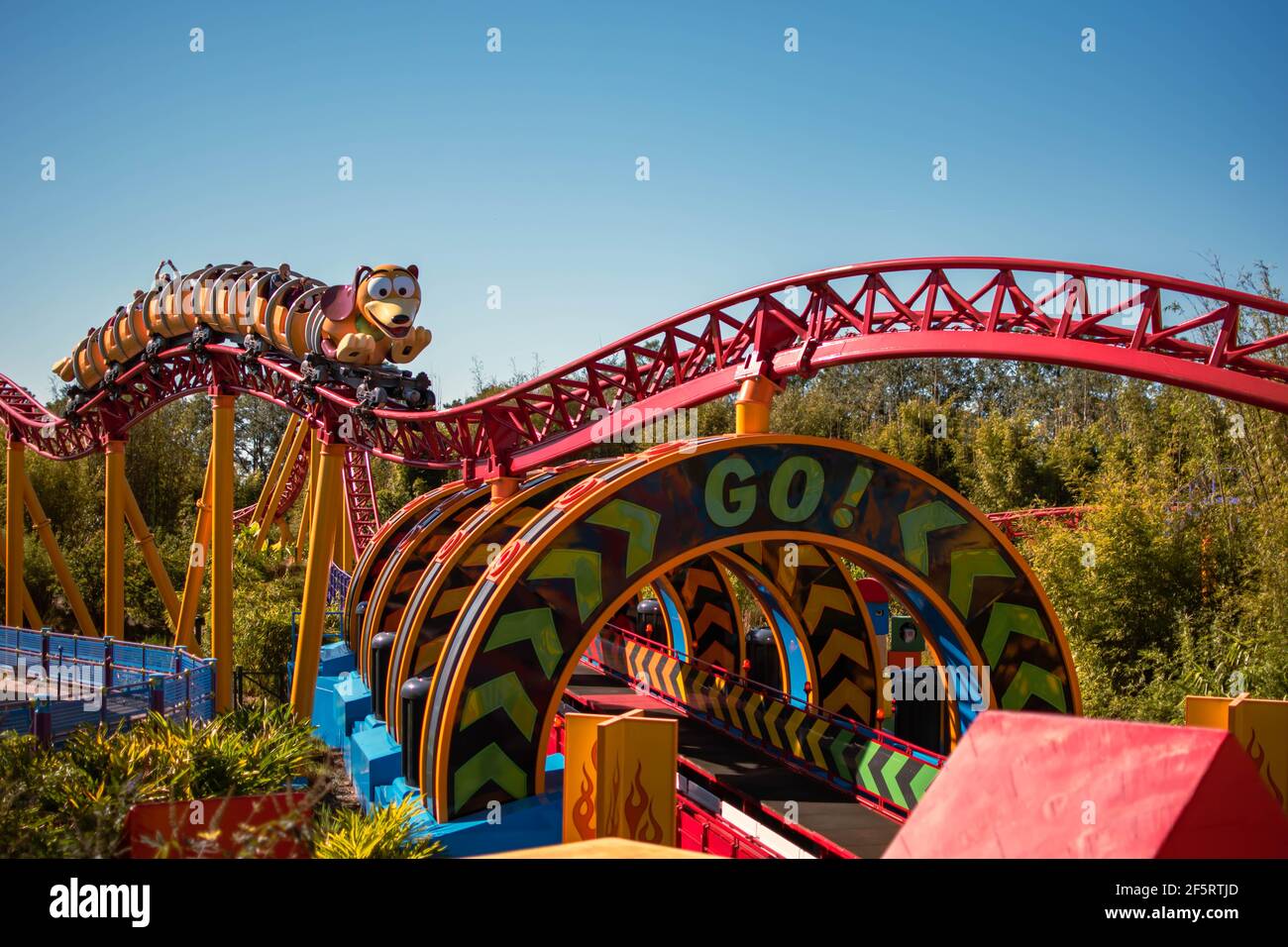 Orlando, Florida. Januar 05, 2021. Leute, die die Slinky Dog Dash Achterbahn in den Hollywood Studios genießen (162) Stockfoto