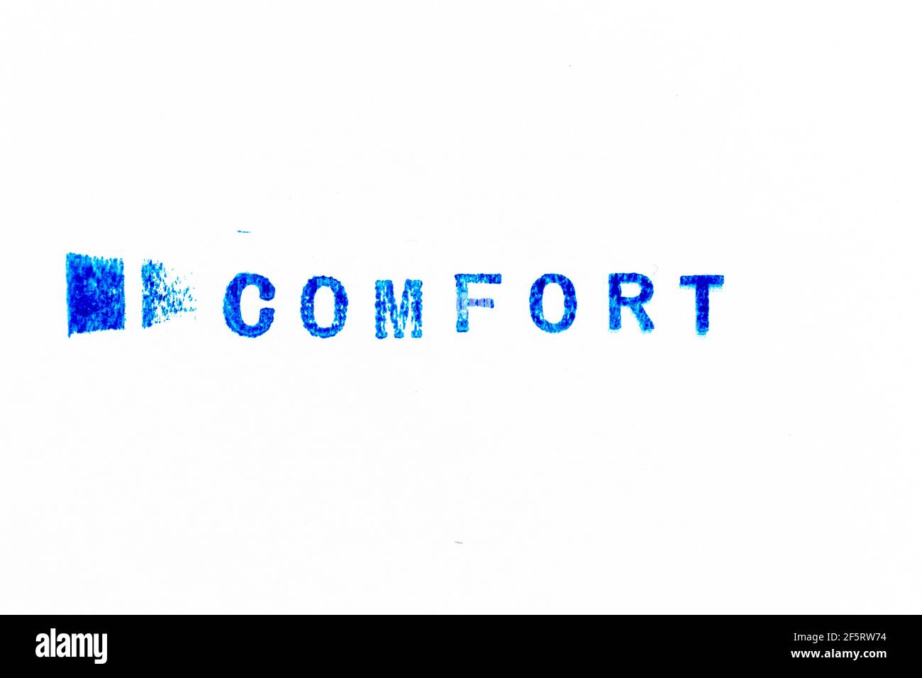 Blaue Farbe Tinte von Gummistempel in Wort Komfort auf Hintergrund des Whitepapers Stockfoto