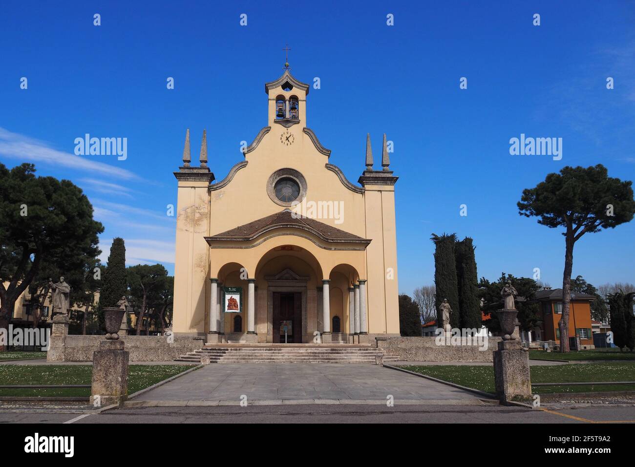 San Giuseppe Hauptkirche von Dalmine, wichtige Stadt in Bergamo Provinz. Stockfoto
