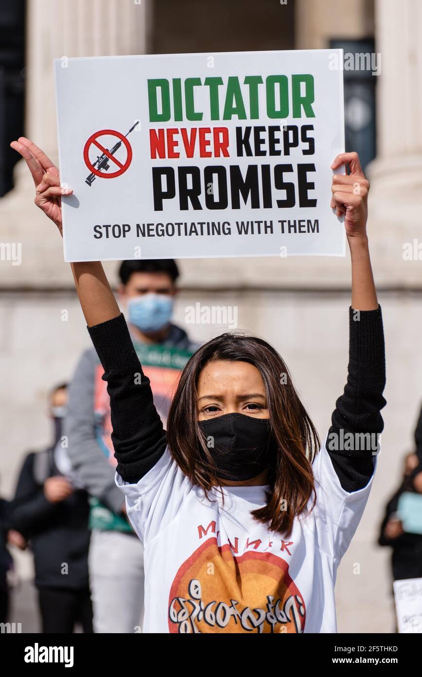 London, Vereinigtes Königreich - 27. März 2021: Marsch von der Botschaft Myanmars zum Parliament Square gegen Militärputsch und Freilassung von Aung San Suu Kyi Stockfoto