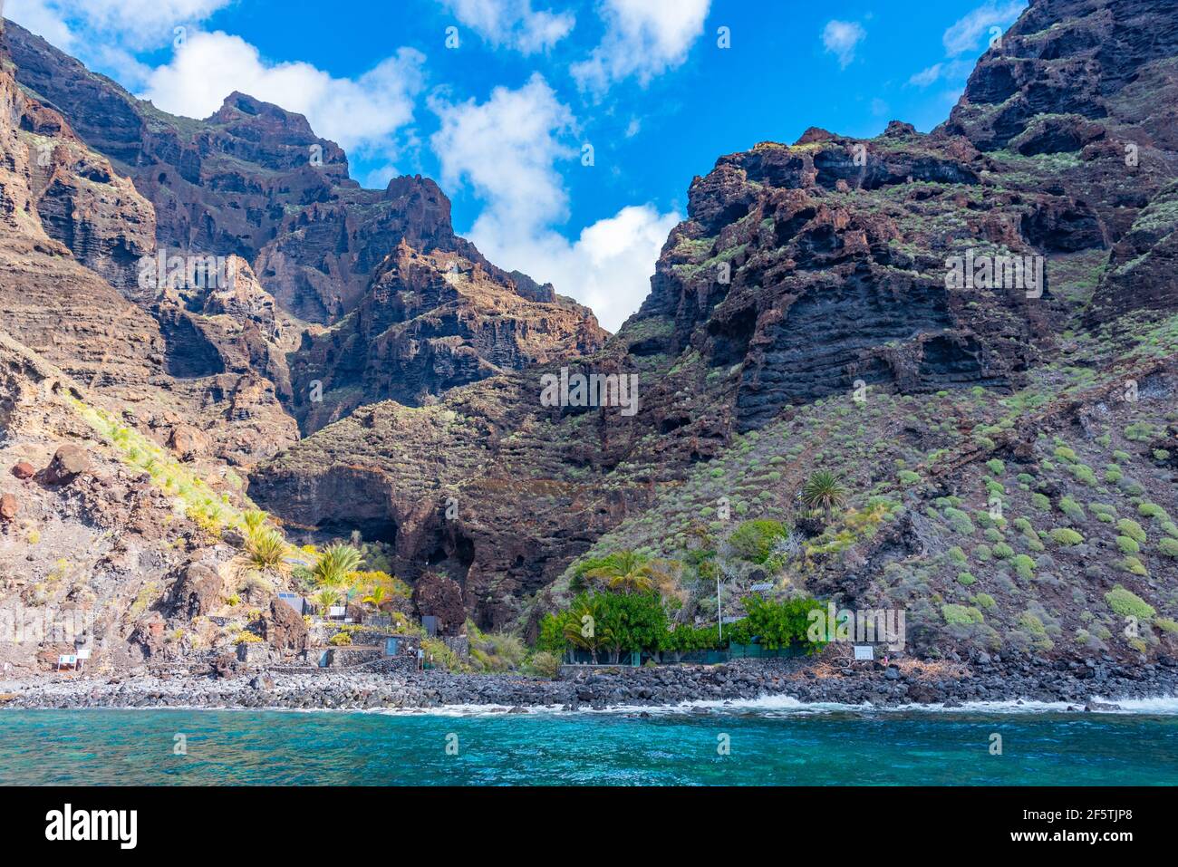 Masca Strand zwischen Los gigantes Klippen auf Teneriffa, Kanarische Inseln, Spanien. Stockfoto