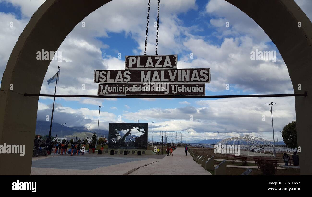 Ushuaia ist eine argentinische Stadt, die am südlichen Ende des Landes in Feuerland liegt und den Spitznamen "das Ende der Welt" trägt. Stockfoto
