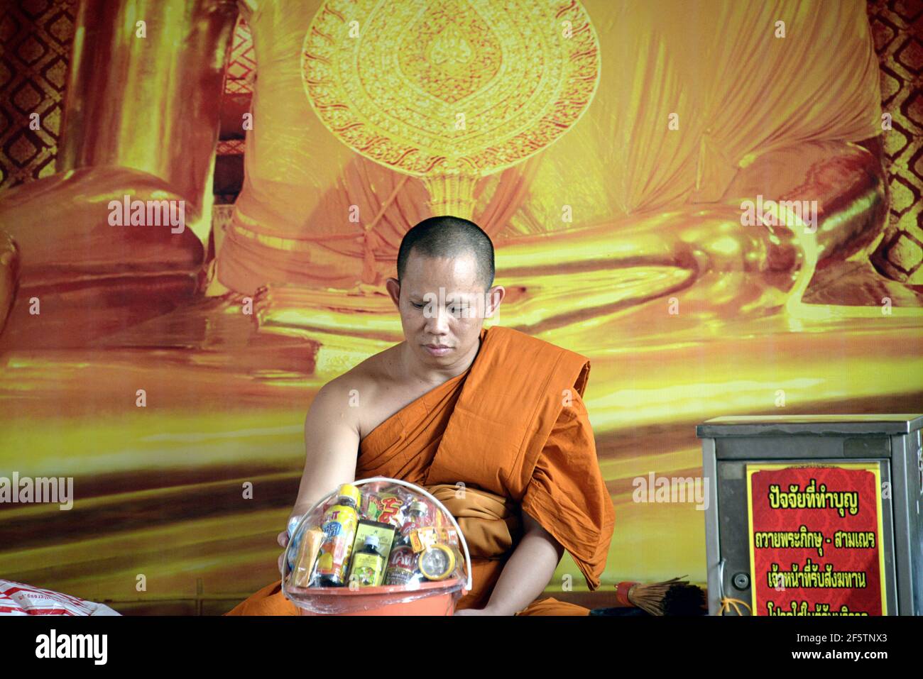 Wat Thamicarat wurde mehrmals restauriert. Viele der architektonischen Strukturen bleiben als Ruinen, aber neue Gebäude wurden vor kurzem constr Stockfoto