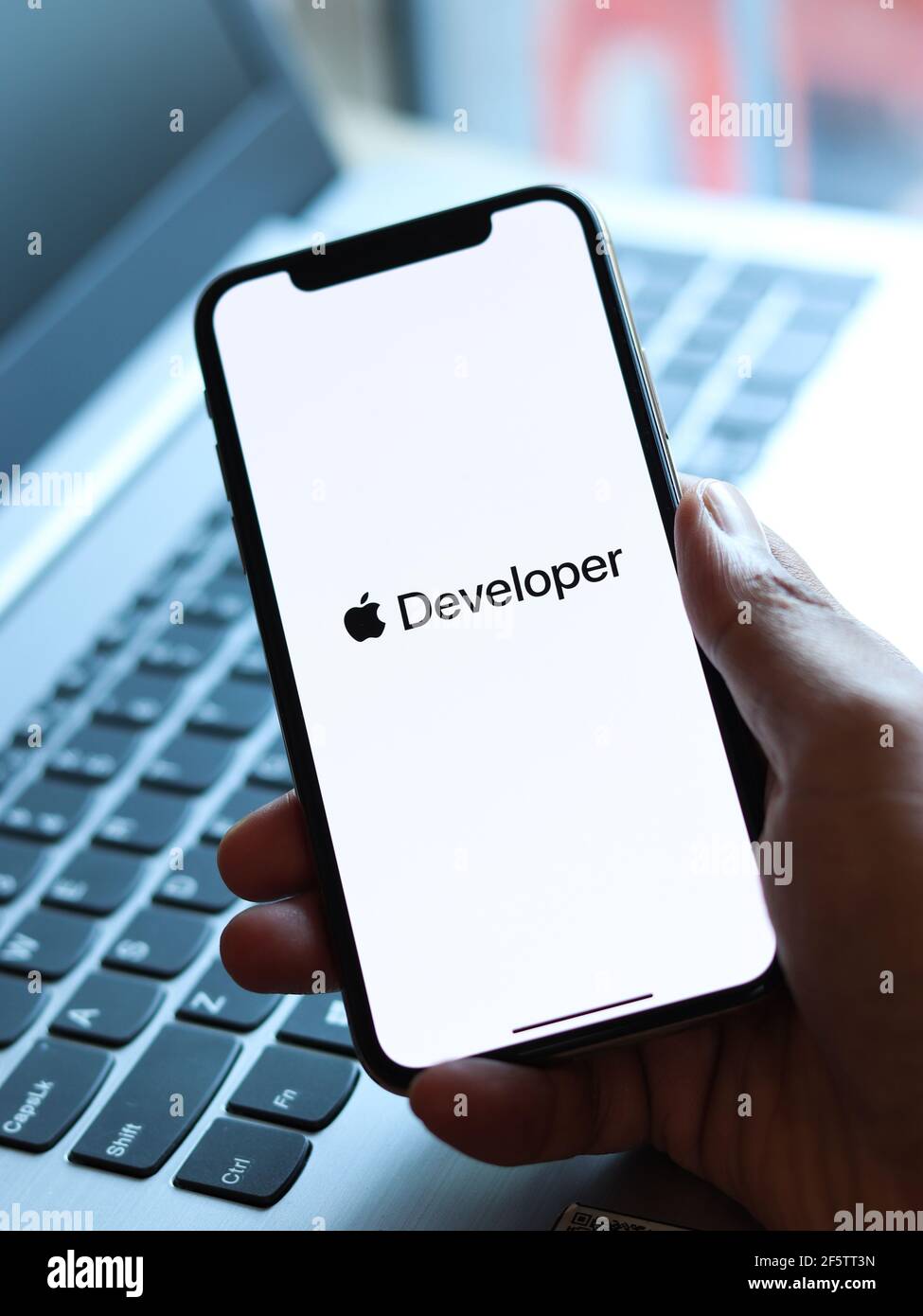 Assam, indien - 30. März 2021 : Apple Developer Logo auf Handy-Bildschirm Stock Bild. Stockfoto