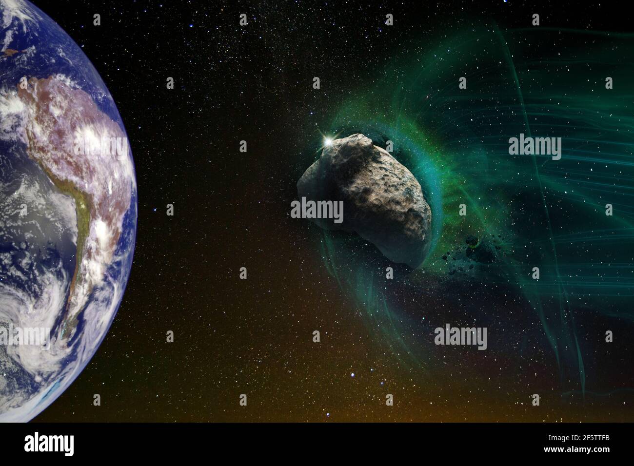 Riesiger Meteorit in grünem Licht fliegt auf den Planeten Erde, globales Raumkatastrophenkonzept. Die Elemente dieses Bildes, die von der NASA eingerichtet wurden. Stockfoto