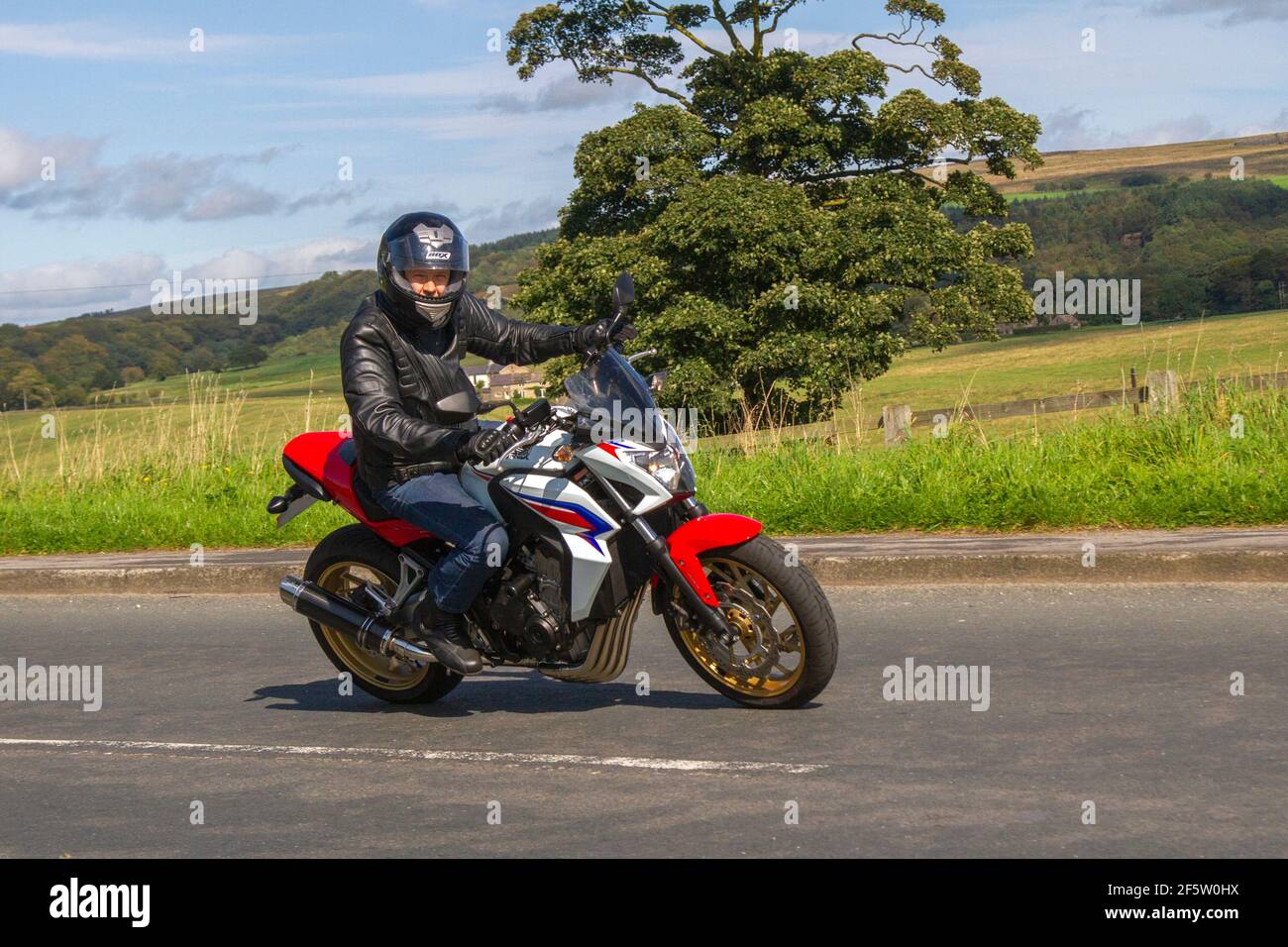 2015 Honda CB 600 Fa-E; Motorradfahrer; zweirädriger Transport, Motorräder, Fahrzeug auf britischen Straßen, Motorräder, Motorradfahrer fahren in Manchester, Großbritannien Stockfoto