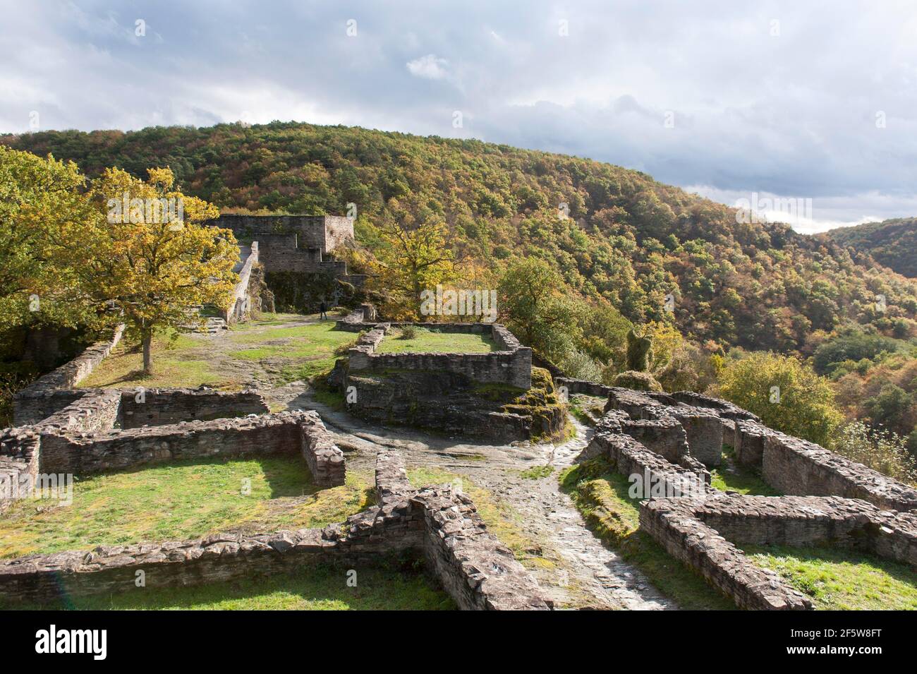 Gründungsmauern, Burgruine, Schmidtburg Ruine, bei Bundenbach, Hunsrück, Rheinland-Pfalz, Deutschland Stockfoto