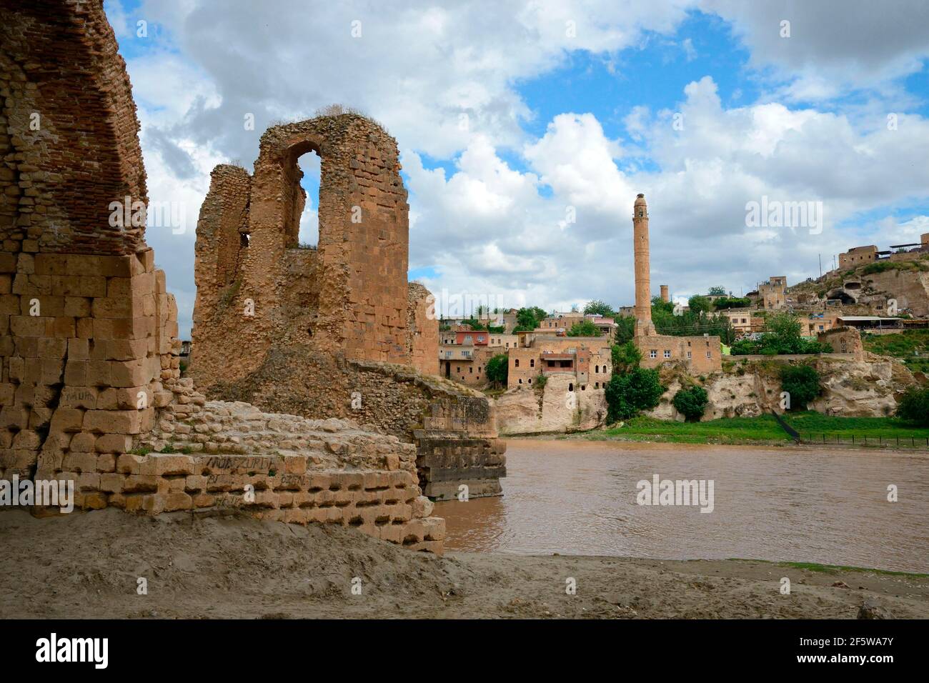 Hasankeyf, Batman Province, Tigris, Säule der Brücke gebaut in 1116, Türkei Stockfoto