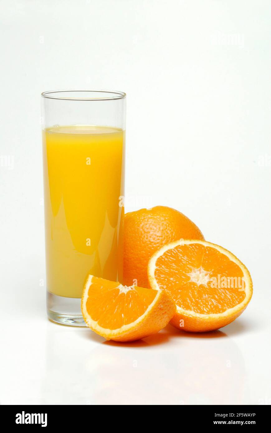 Glas Saft und , Orange, Fruchtsaft, Saft, Säfte, Fruchtsaft (Citrus sinensis) Stockfoto