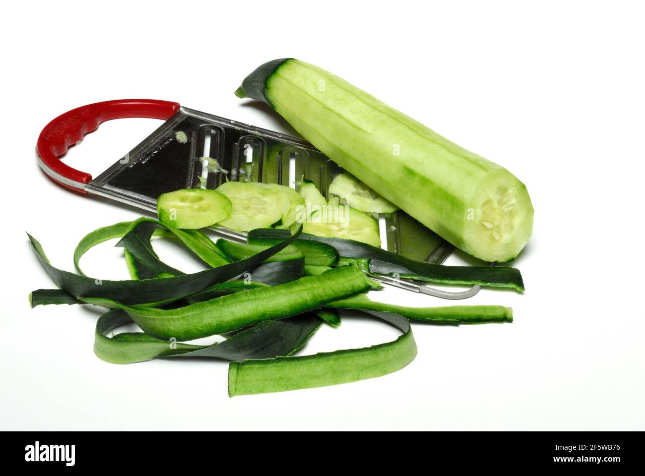 Schlangengurke (Cucumis sativus) Gurkenschale, Gurkenreibe, Gurkenschneider Stockfoto