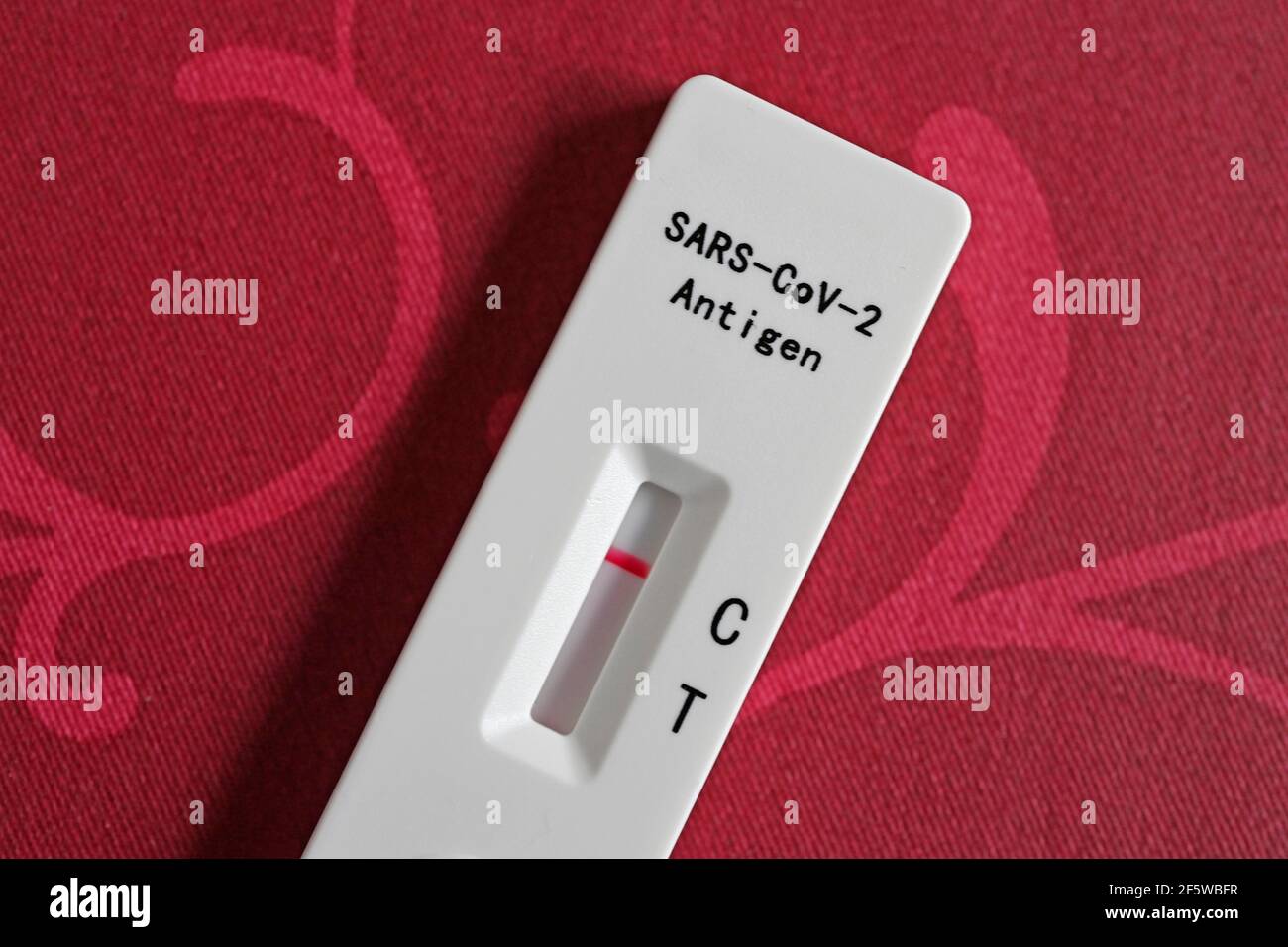Negativer Antigenschnelltest, Testkassette, Corona Crisis, Deutschland Stockfoto
