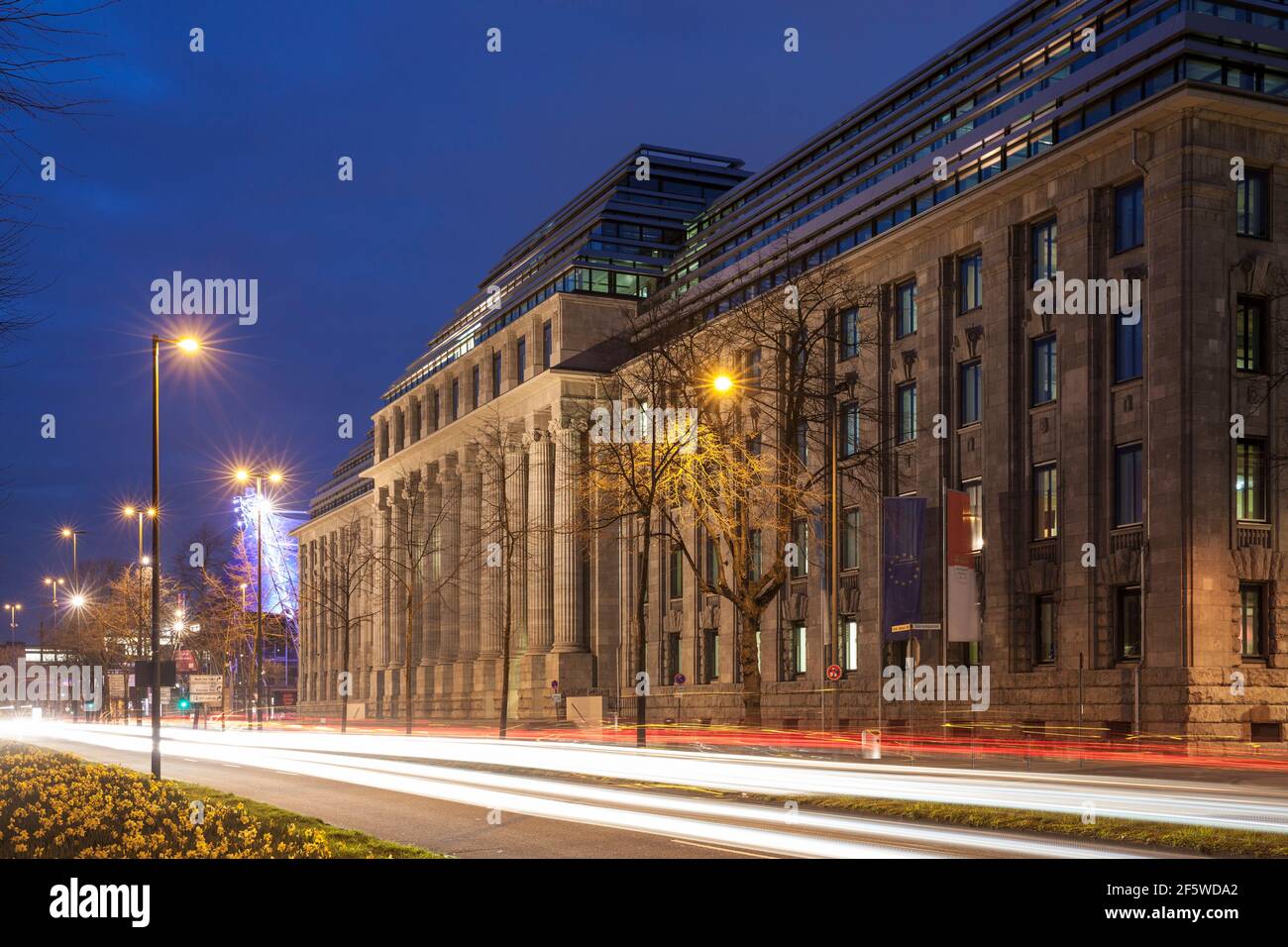 Das Bürogebäude "Neue Direktion" an der Straße Konrad-Adenauer-Ufer, Sitz der Europäischen Agentur für Flugsicherheit (EASA), Köln, Deutschland. Stockfoto