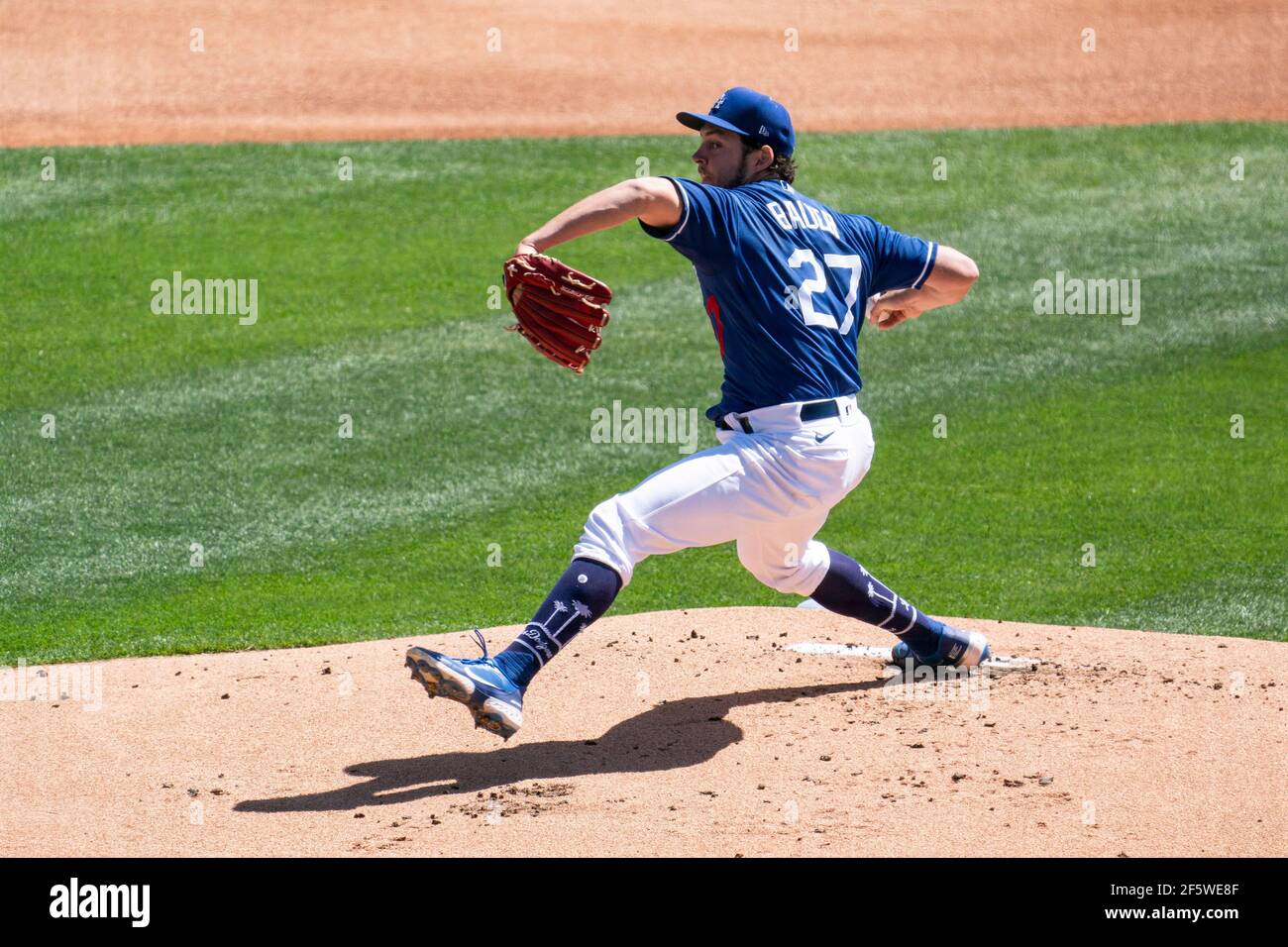 Los Angeles Dodgers Startpitcher Trevor Bauer (27) während eines Frühjahrstrainings gegen die Cleveland Indians, Samstag, 27. März 2021, in Phoen Stockfoto