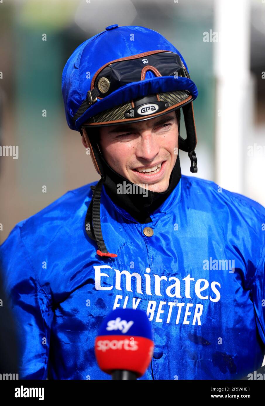Jockey James Doyle wird von Sky Sports interviewt, nachdem er den