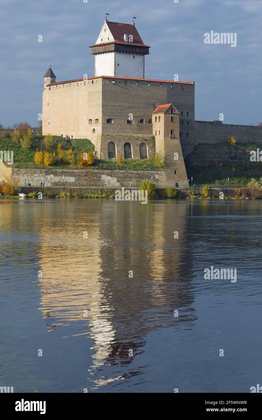 Hermann Schloss an einem Oktobertag. Narva, Estland Stockfoto