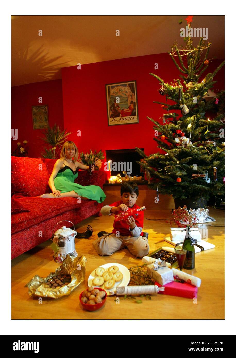 Julia Stephenson mit einem grünen Weihnachten.pic David Sandison 8/12/2005 Stockfoto