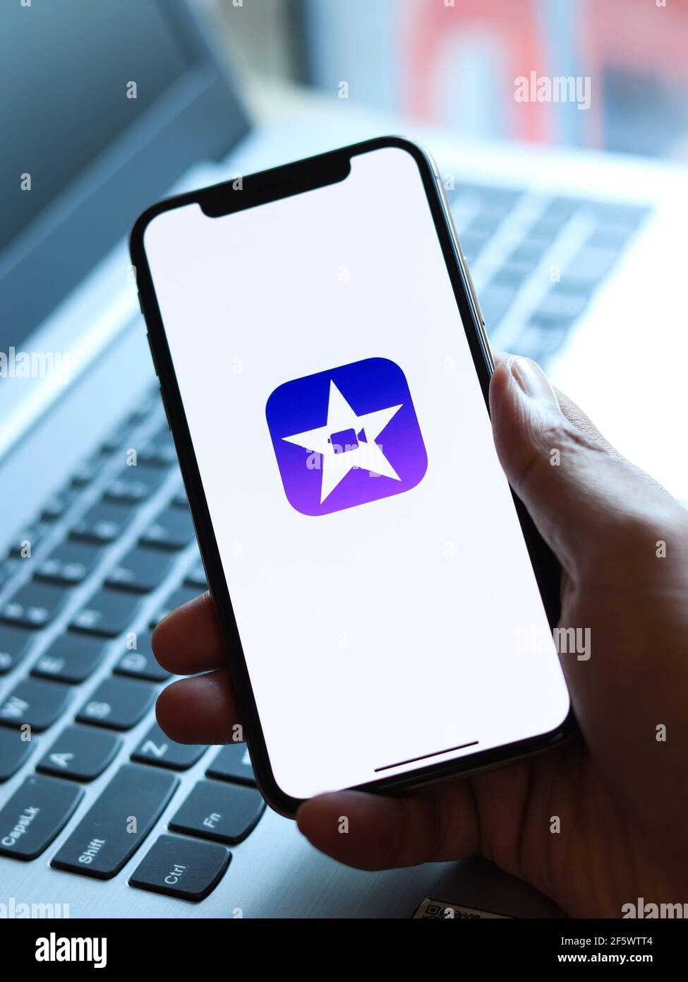 Assam, indien - März 30, 2021 : iMovie Logo auf Handy-Bildschirm Stock Bild. Stockfoto