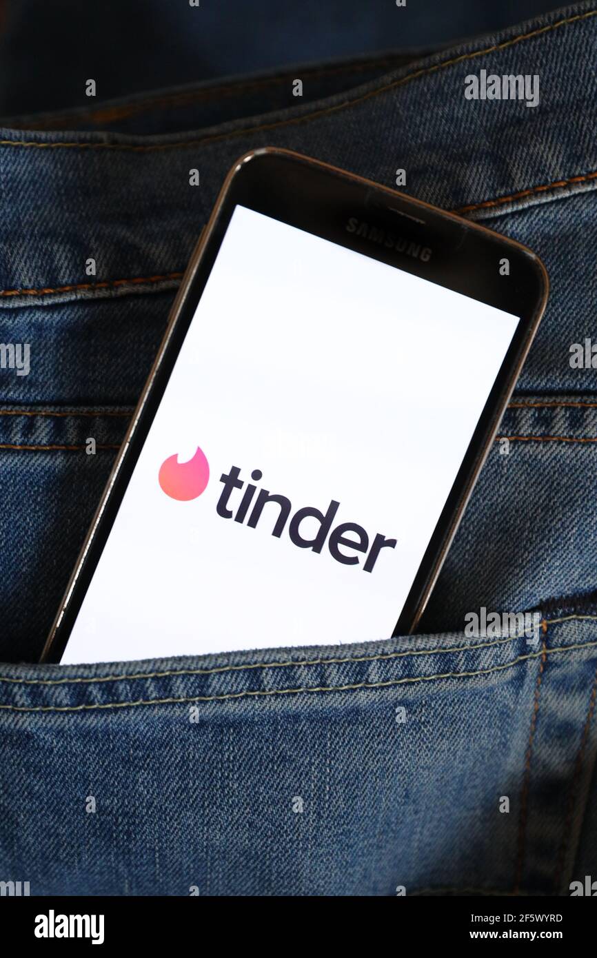 In dieser Abbildung ein Tinder Dating App Logo auf einem Smartphone angezeigt. Stockfoto