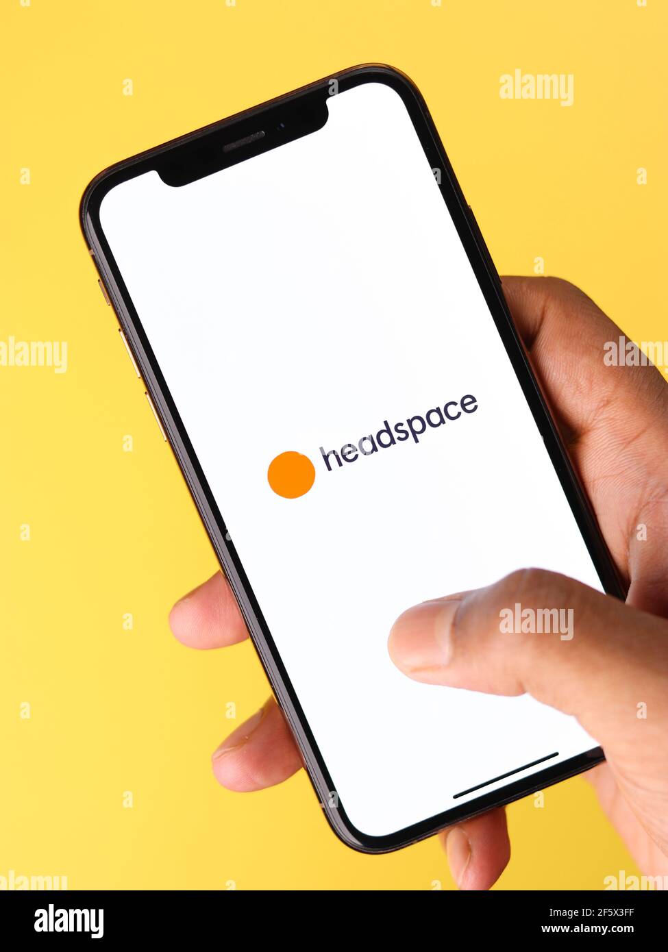 Assam, indien - 30. März 2021 : Headspace Logo auf Handy-Bildschirm Stock Bild. Stockfoto