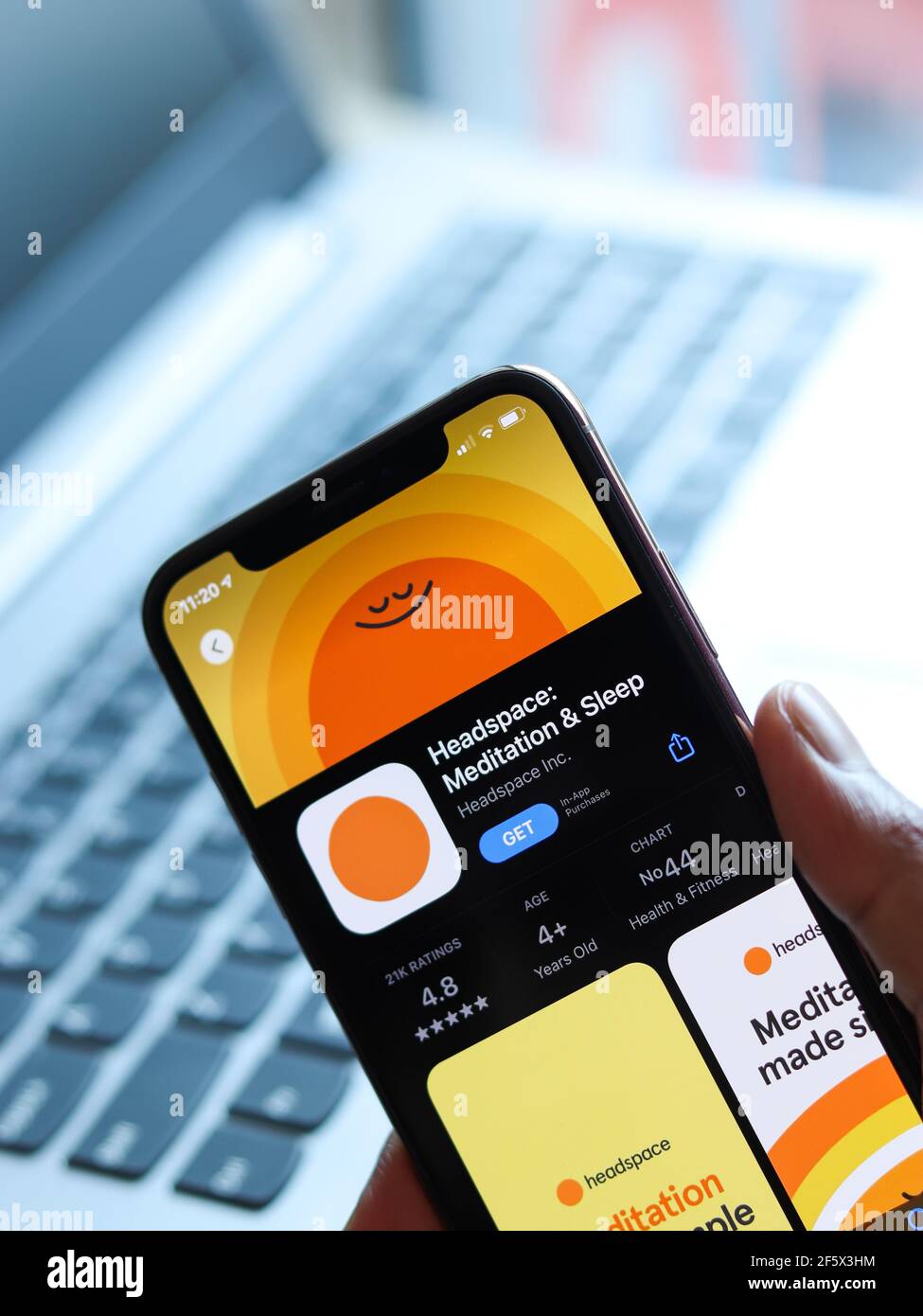 Assam, indien - 30. März 2021 : Headspace Logo auf Handy-Bildschirm Stock Bild. Stockfoto