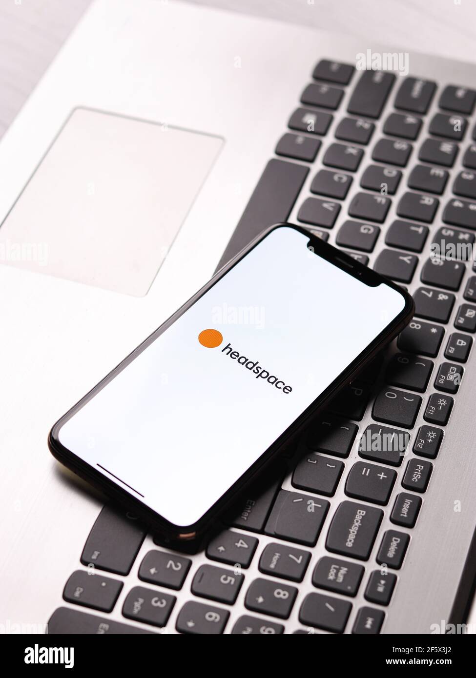 Assam, indien - 30. März 2021 : Headspace Logo auf Handy-Bildschirm Stock Bild. Stockfoto