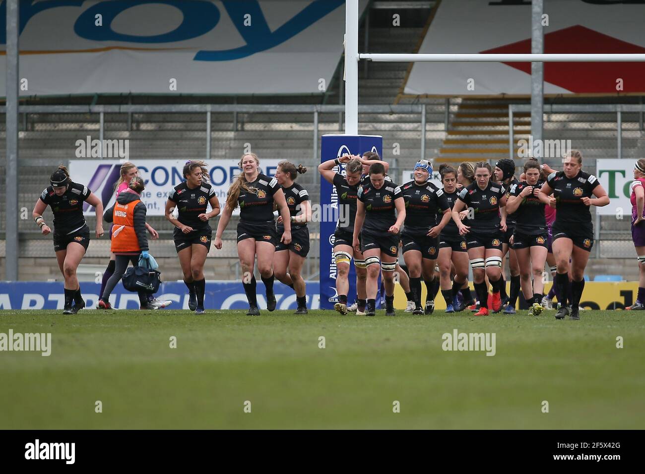 Exeter, Großbritannien. März 2021, 27th. Exeter Chiefs feiern während des Allianz Premier 15s-Spiels zwischen Exeter Chiefs und Loughborough Lightning im Sandy Park in Exeter, England.Quelle: SPP Sport Press Foto. /Alamy Live Nachrichten Stockfoto