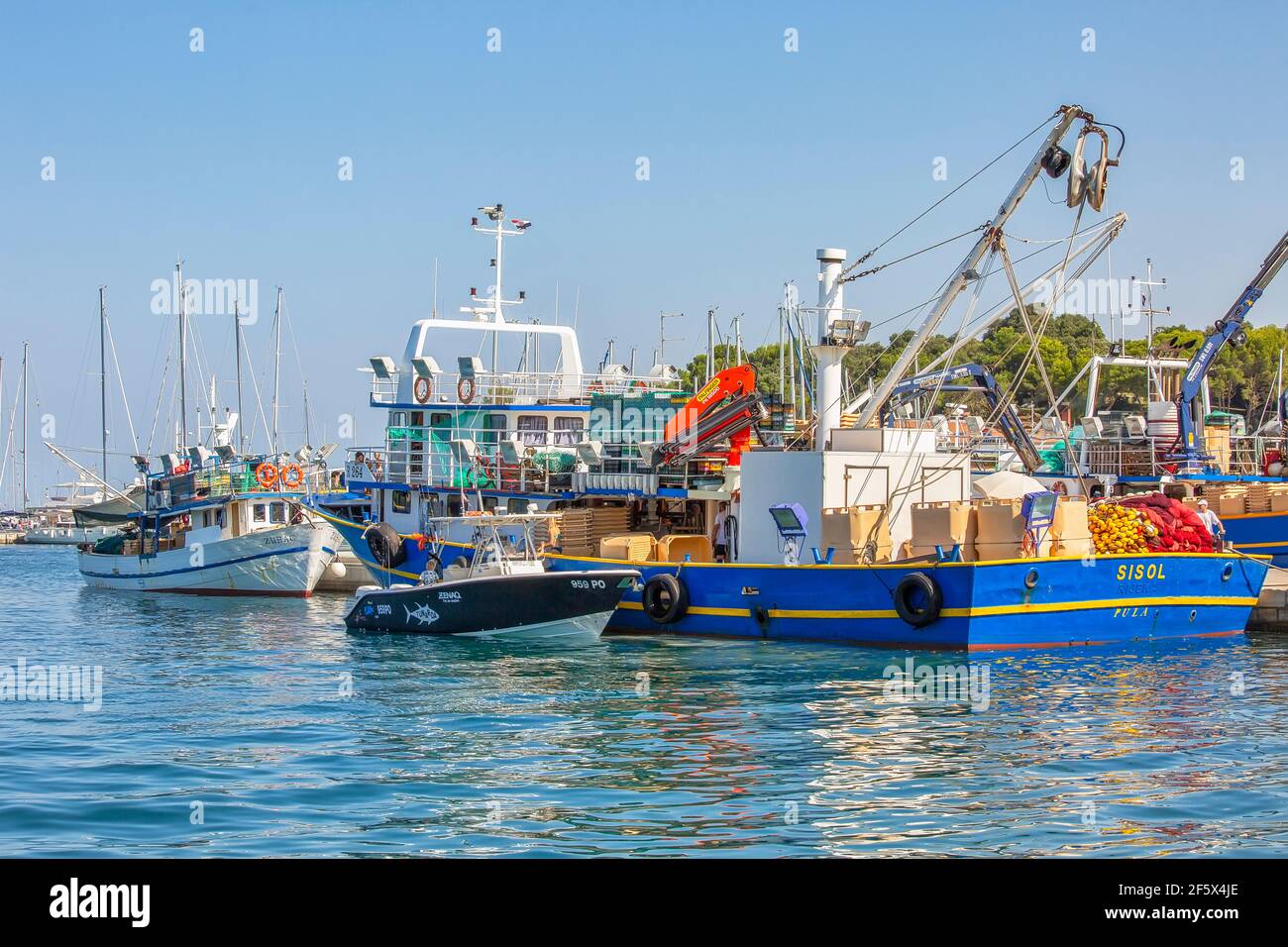 VRSAR, KROATIEN - 11th. August 2019: Fischerboote im Hafen Stockfoto
