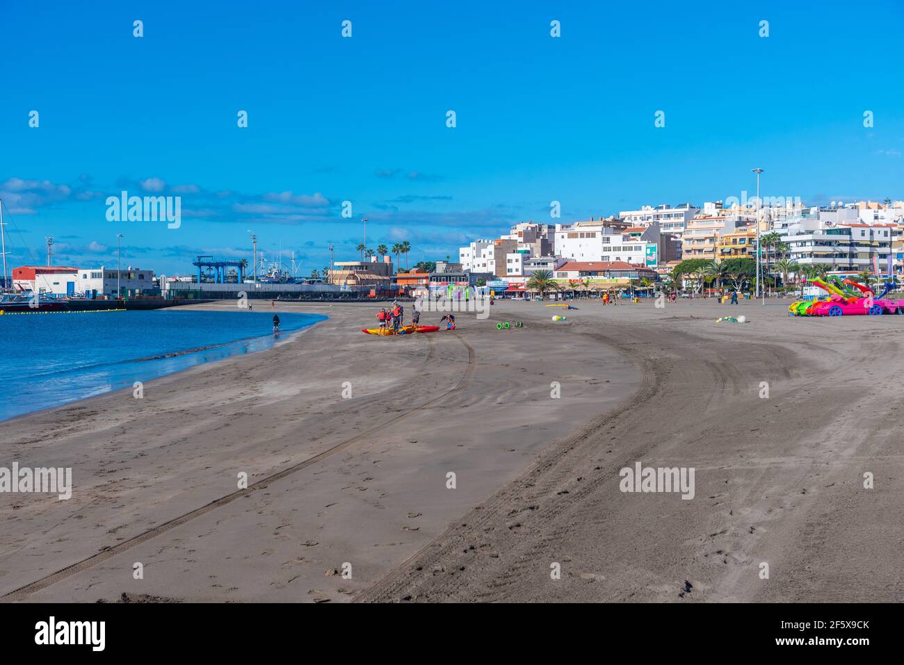 Los Cristianos, Spanien, 13. Januar 2021: Playa de los Cristianos auf Teneriffa, Kanarische Inseln, Spanien. Stockfoto