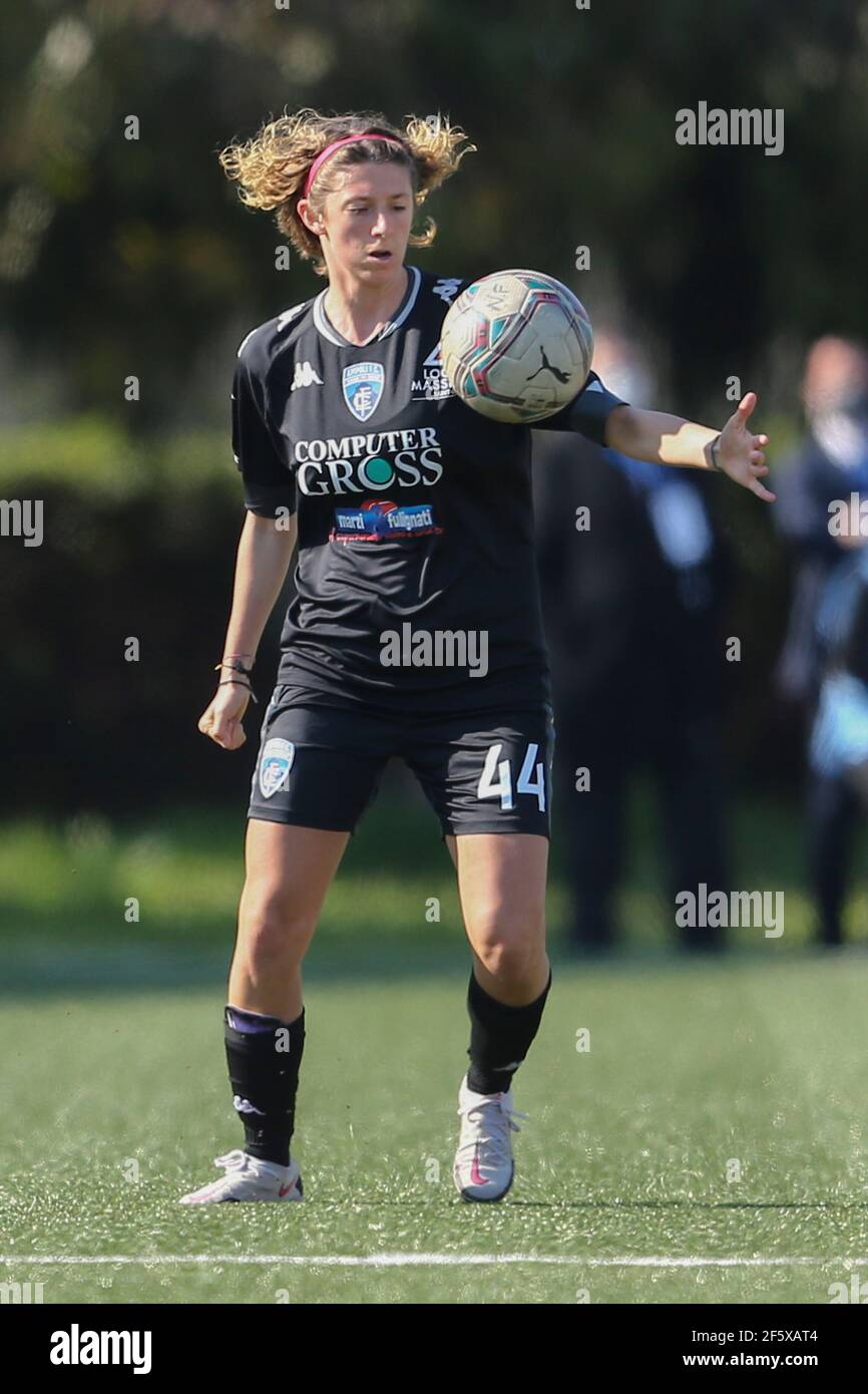 Empolis italienische Stürmerin Giorgia Miotto steuert den Ball während des Frauenfußballspiels der Serie A zwischen Neapel und Empoli im Stadio Caduti di Brema, Napoli - Empoli Drawing 3-3 Stockfoto