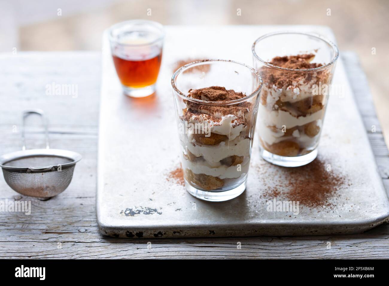 Individuelle Portion Tiramisu Dessert im Glas Stockfoto