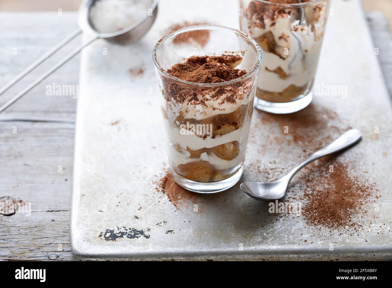 Individuelle Portion Tiramisu Dessert im Glas Stockfoto