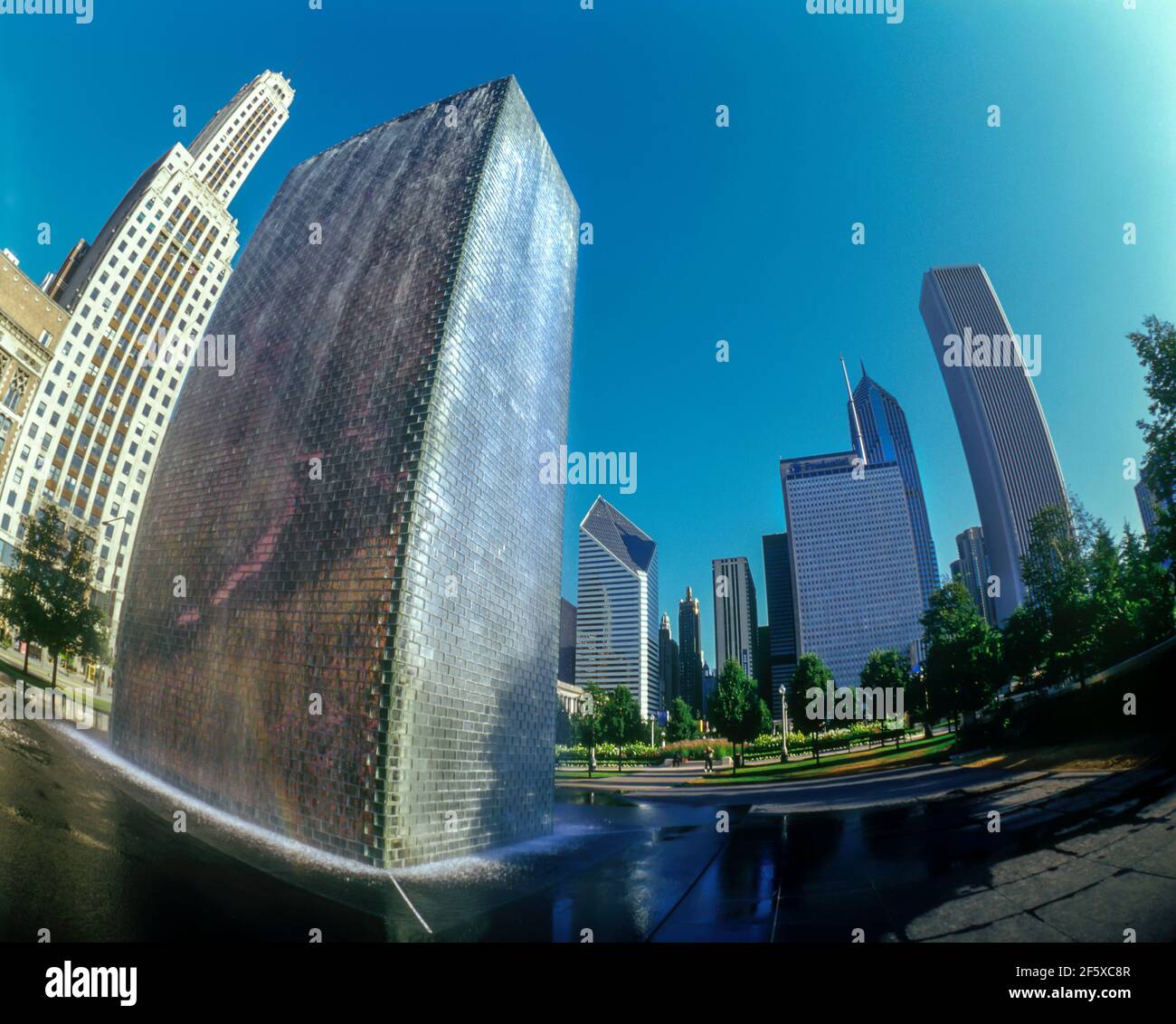 2004 HISTORISCHER KRONBRUNNEN (©JUAME PLENSA 2004) MILLENNIUM PARK CHICAGO ILLINOIS USA Stockfoto