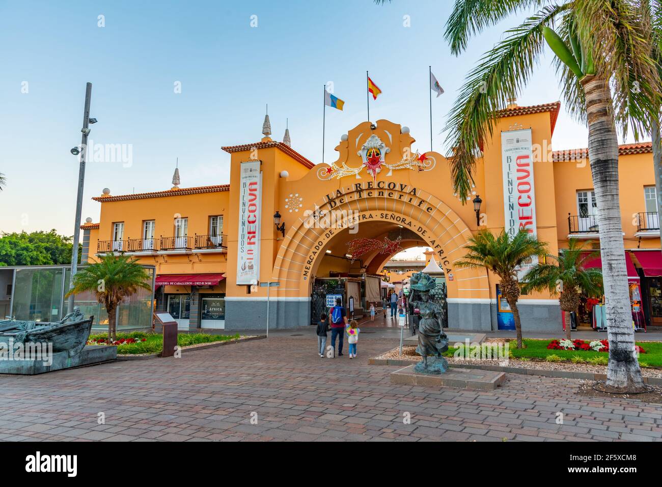 Santa Cruz, Spanien, 6. Januar 2021: Marktplatz unserer Dame von Afrika in Santa Cruz, Teneriffa, Kanarische Inseln, Spanien. Stockfoto