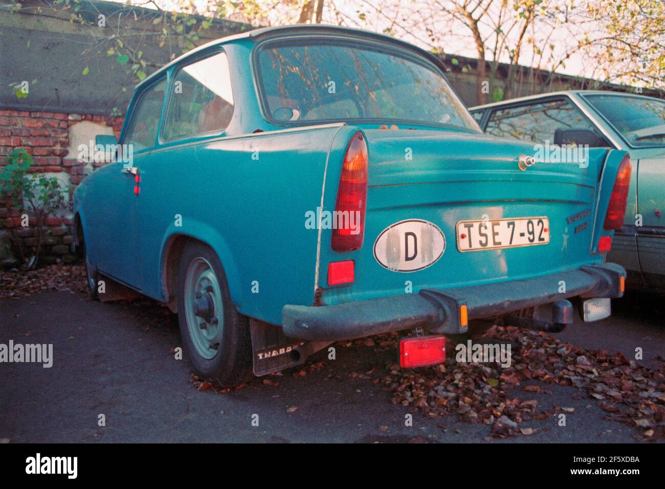 Auto aus der DDR zu Besuch, wurde der internationale Fahrzeugkennzeichen von der DDR auf D geändert, 17. November 1989, nur eine Woche nach dem Fall der Berliner Mauer, Bamberg, Franken, Bayern, Deutschland Stockfoto